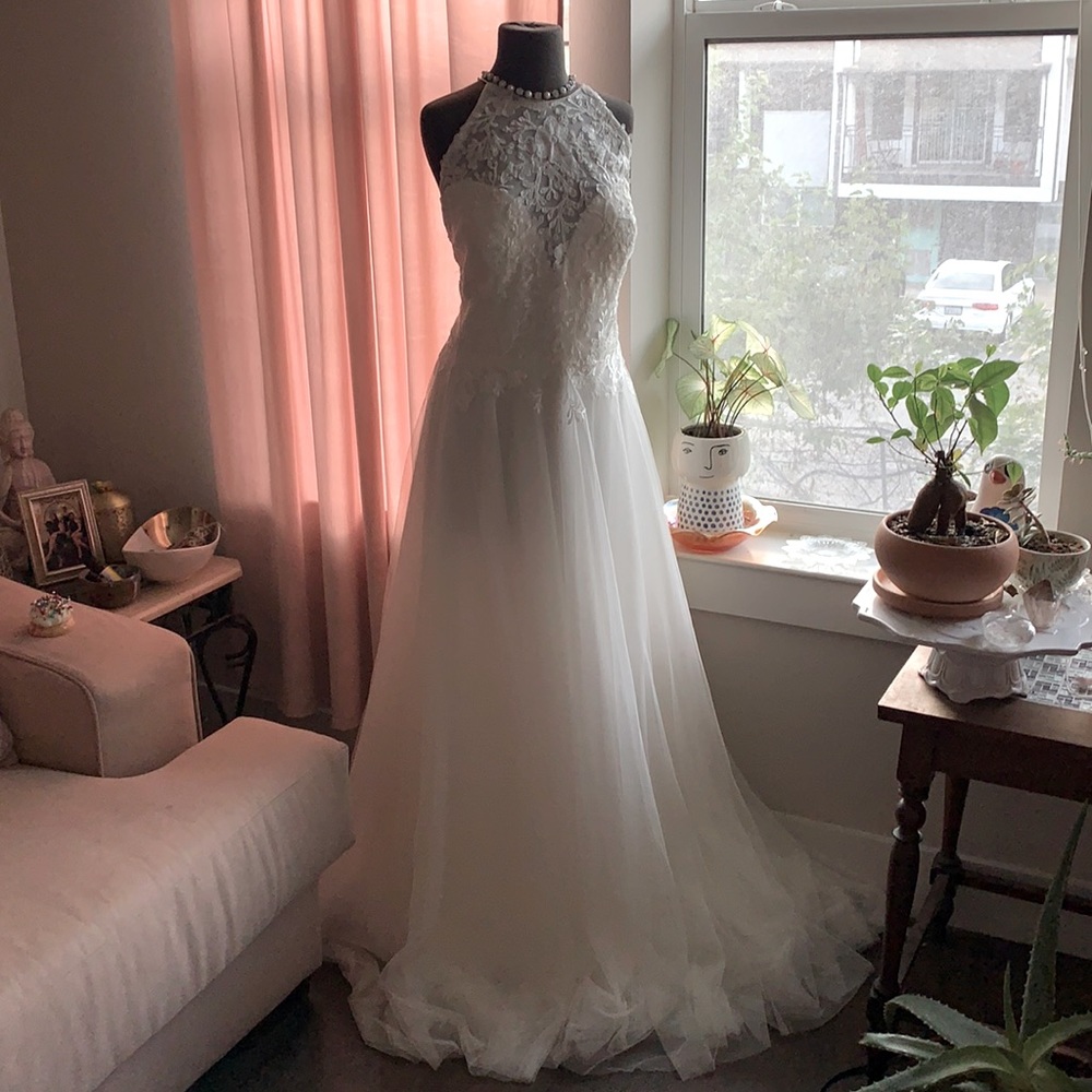 Full skirt Wedding dress. High quality tulle.